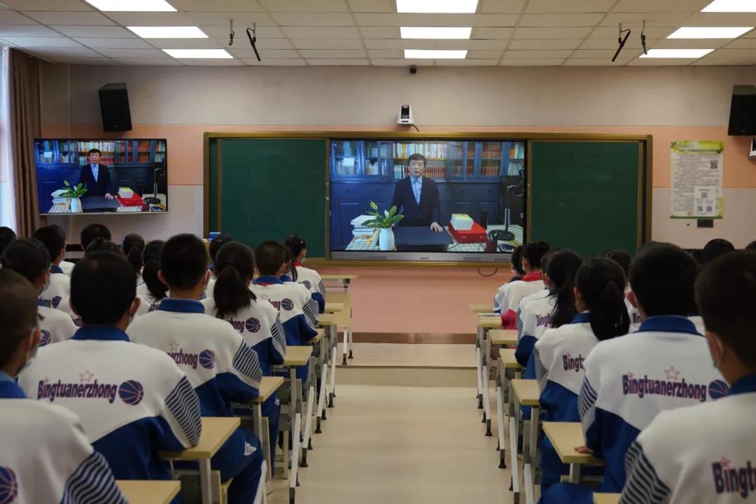 傳承中華文脈，經(jīng)典浸潤人生——新疆兵團(tuán)二中開展大型讀書月系列活動