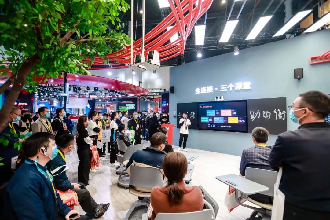 奧威亞獨家冠名第80屆教裝展，“全連接”理念驚艷登場