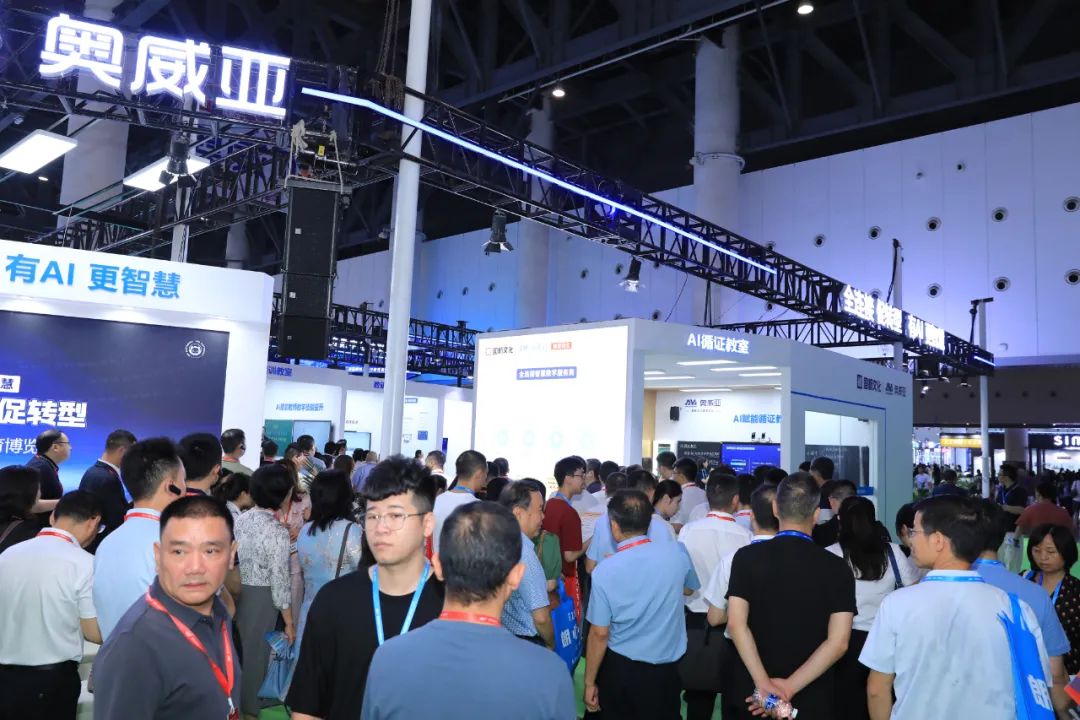 奧威亞獨家冠名，驚艷亮相四川教博會5.jpg