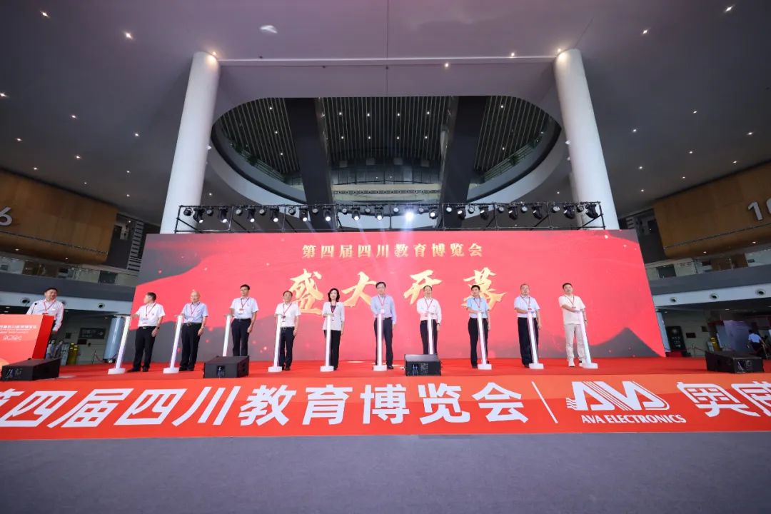 獨(dú)家冠名|奧威亞驚艷亮相四川教博會，AI閃耀蓉城