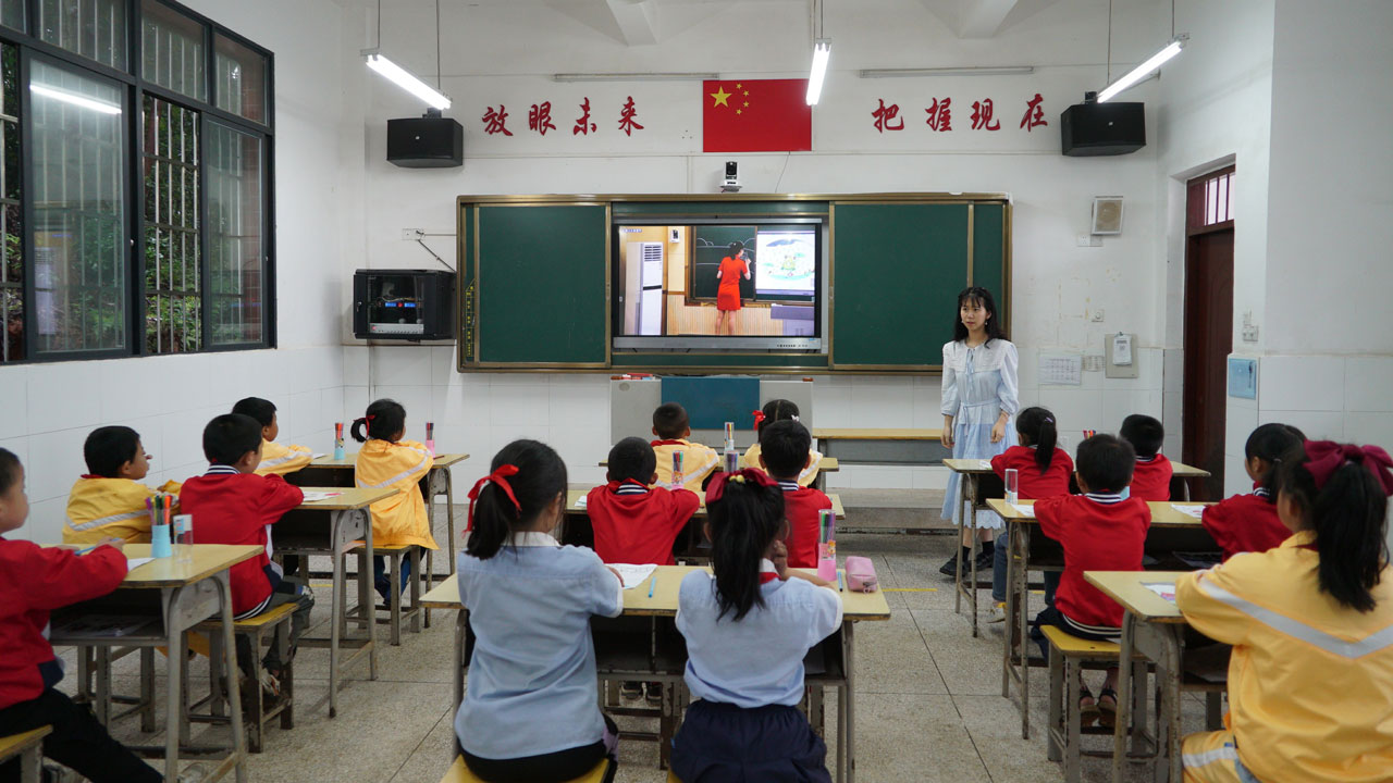 建三個(gè)課堂就選奧威亞,基于專(zhuān)遞課堂的區(qū)域研修，助力城鄉(xiāng)教育一體化發(fā)展