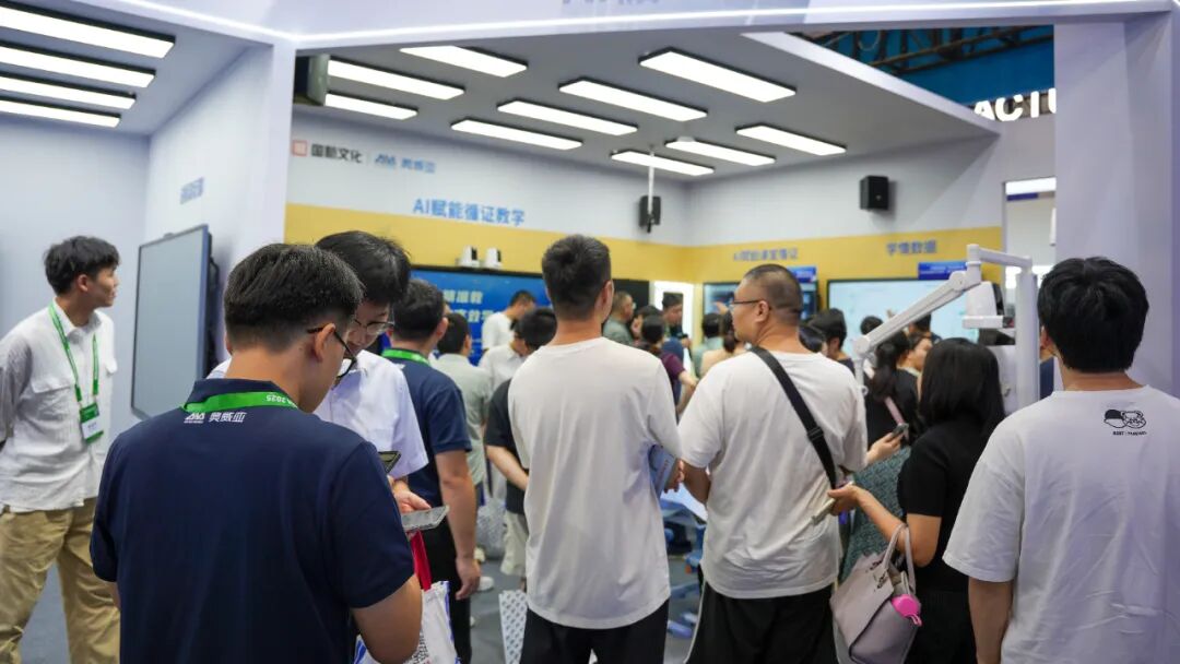 奧威亞AI+教育方案亞教展 “出圈”：人工智能助力教育引關(guān)注，國內(nèi)外需求高漲
