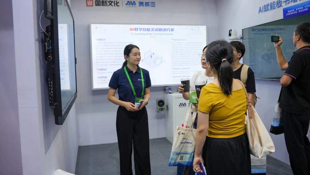 奧威亞AI+教育方案亞教展 “出圈”：人工智能助力教育引關(guān)注，國內(nèi)外需求高漲3.jpg