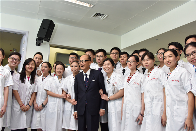 這個(gè)投資了近4億，連李嘉誠、姚明都參觀過的教學(xué)中心真的很牛逼！