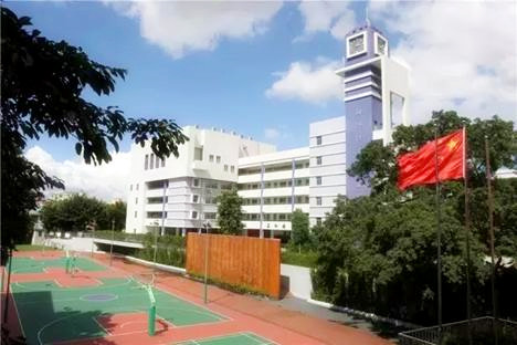 帶上移動錄播去辦畢業(yè)典禮和期末表彰大會，全校2000名師生就都能看直播！