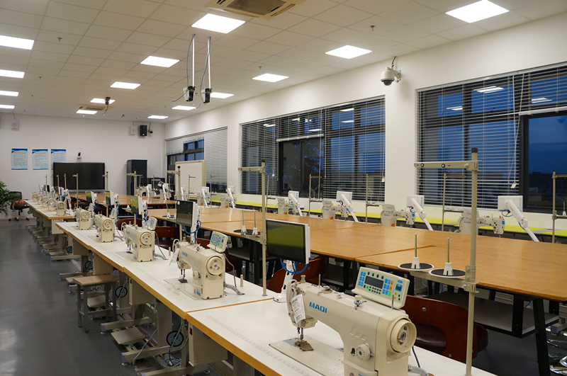 創(chuàng)新服裝實(shí)訓(xùn)教學(xué)，實(shí)現(xiàn)“教、學(xué)、做”一體化！