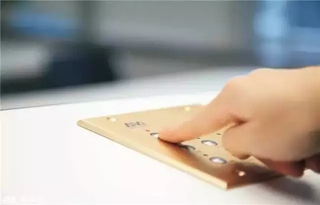 太牛逼！這學(xué)校不僅免費(fèi)就讀，8座城市的老師還能共用！