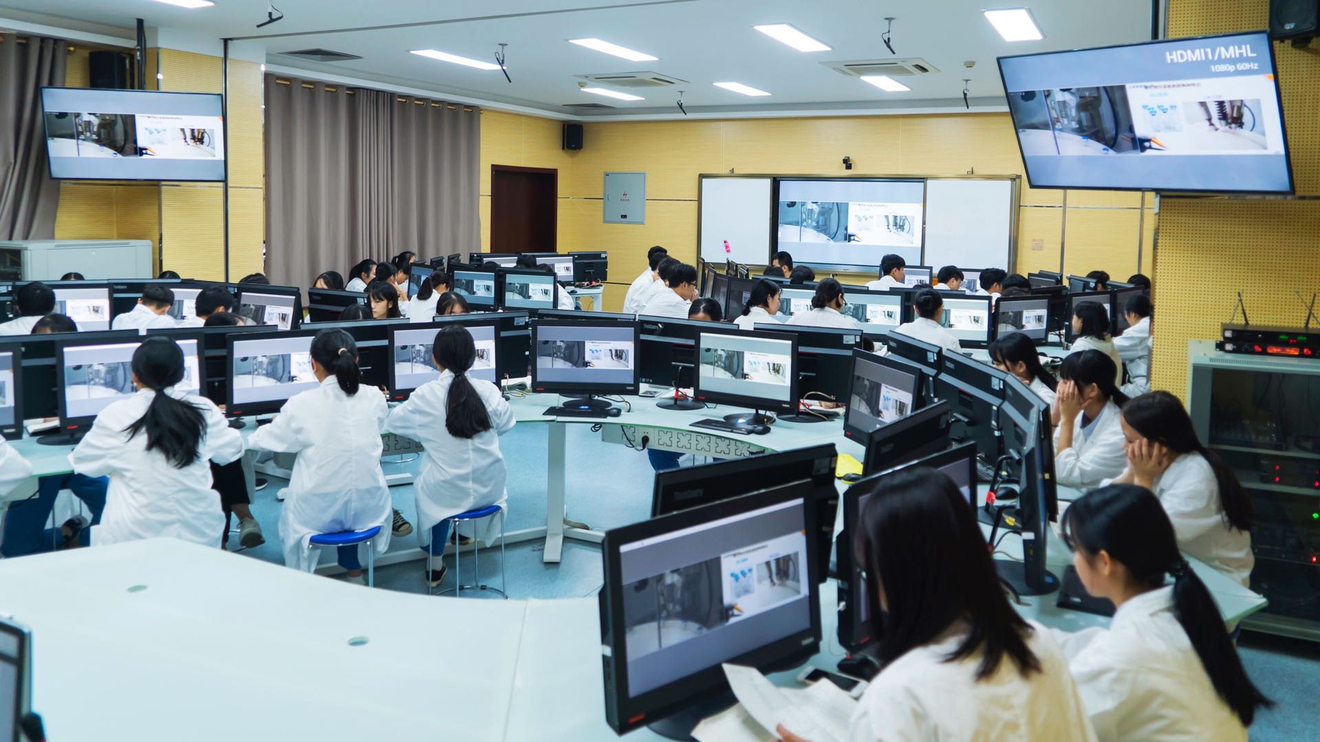 奧威亞攜手廣東省食品藥品職業(yè)技術(shù)學(xué)校“互聯(lián)網(wǎng)+實訓(xùn)”打破“圍觀式教學(xué)”！