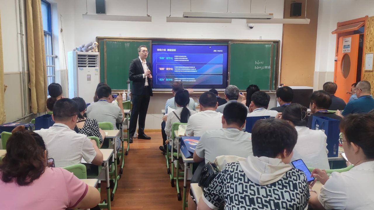 奧威亞AI賦能課堂循證，數(shù)據(jù)驅(qū)動精準(zhǔn)教研